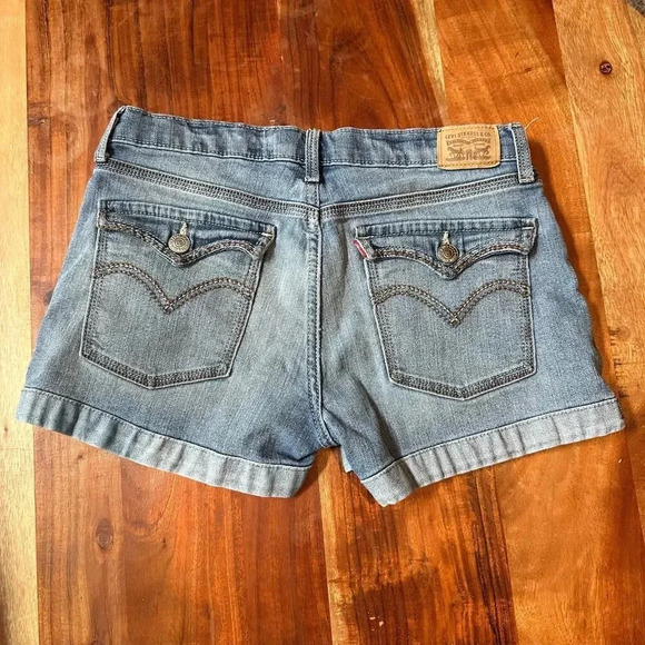 LEVIS Girls Size 16 Regular Folded 3"‎ Inseam - Picture 4 of 4